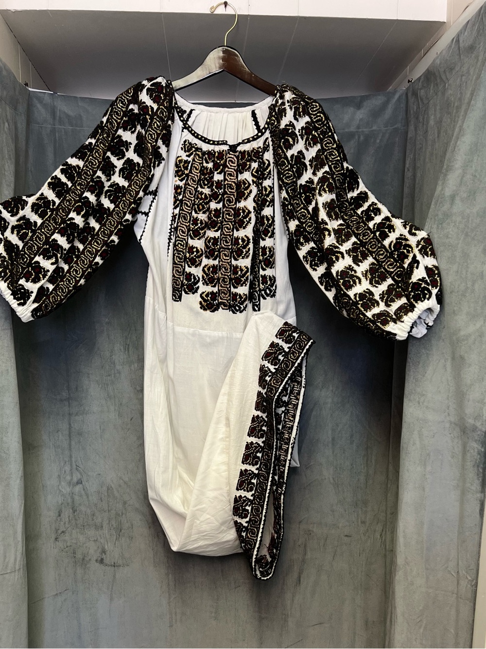 Ie Romania 🇷🇴 Embroidered White Peasant Blouse with Black & Gold Embellishment - Picture 7 of 7
